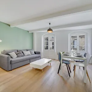 Apartment With, Avignon